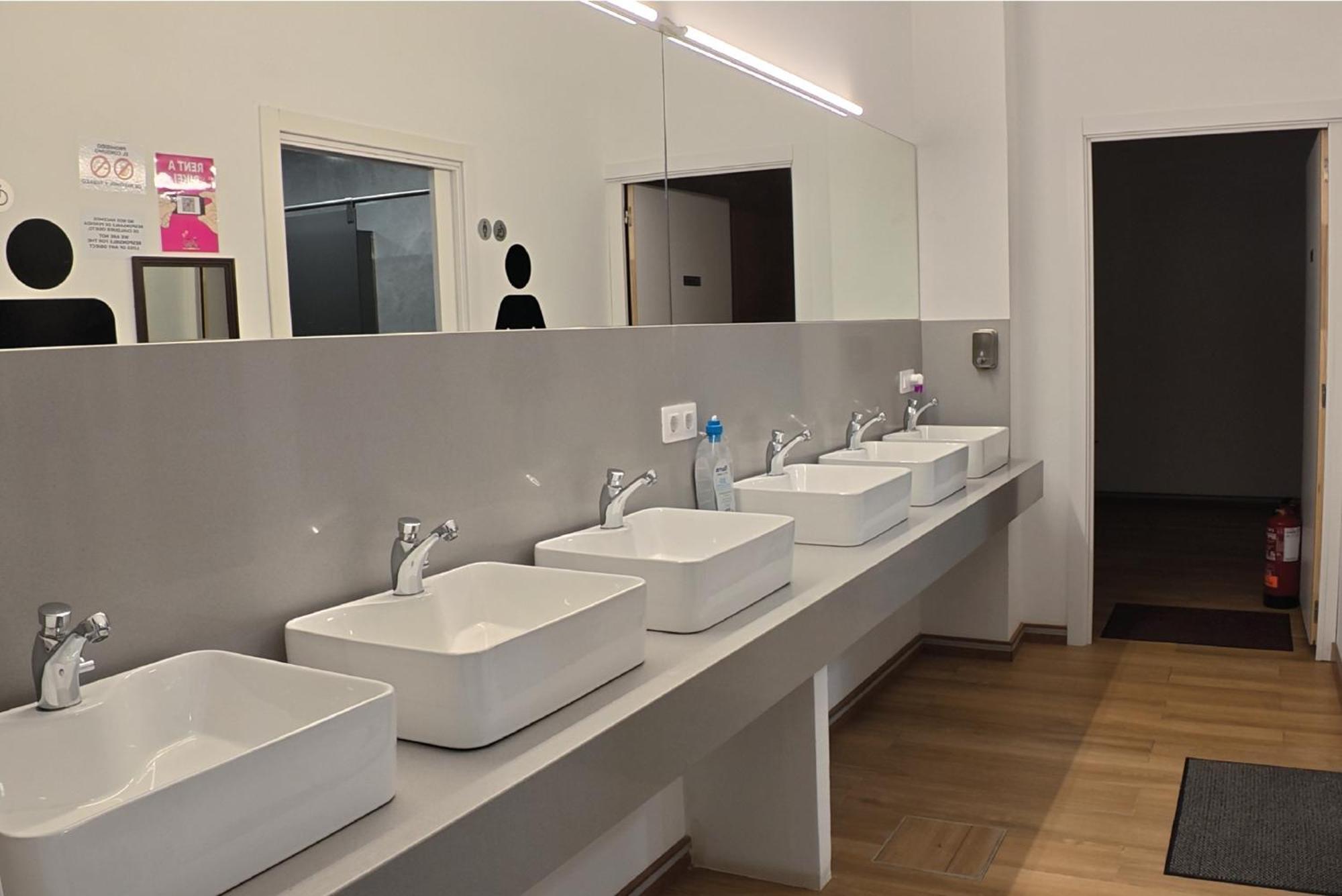 Aiora Hostel Walencja Zewnętrze zdjęcie